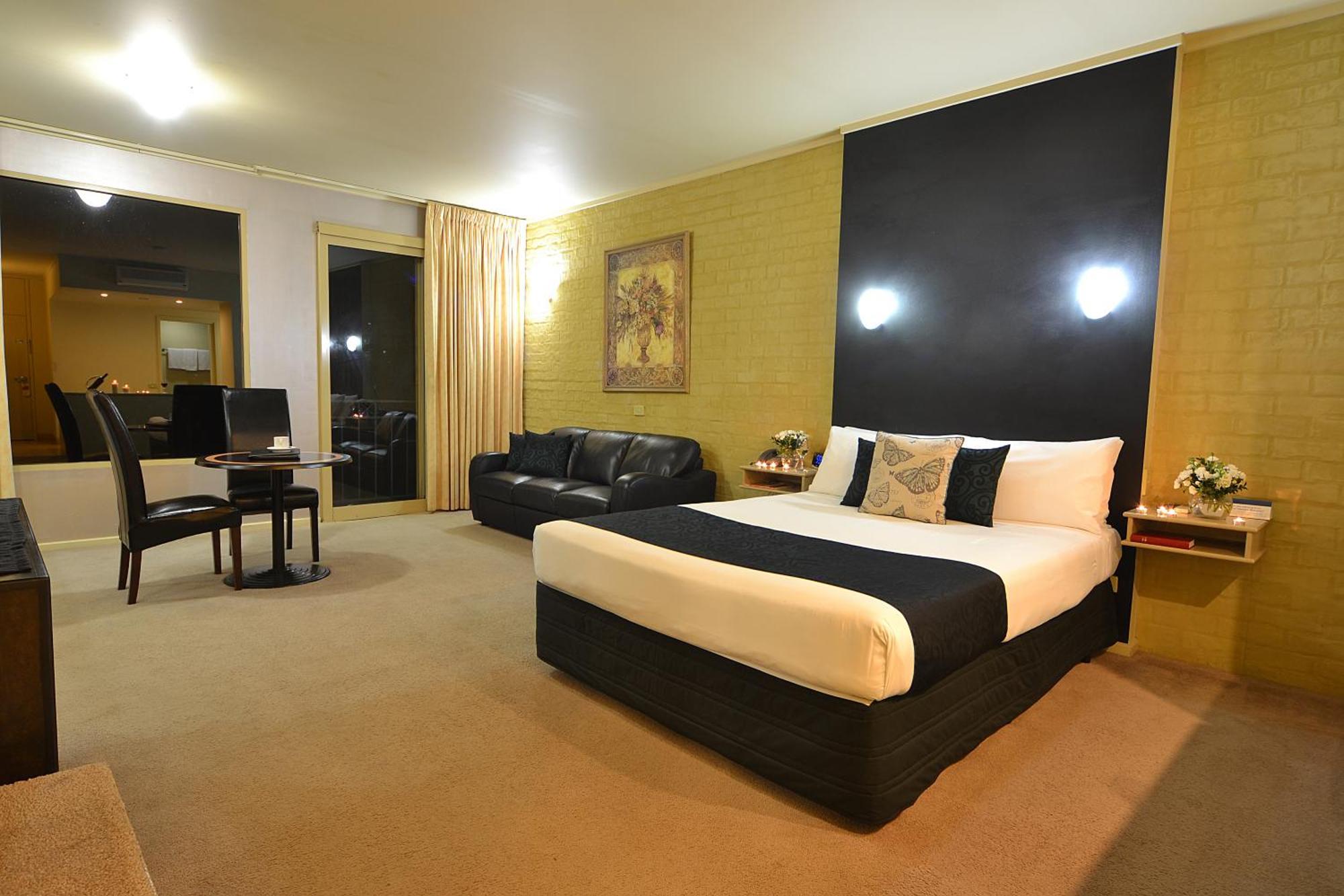 Madison - Adults Only Moama